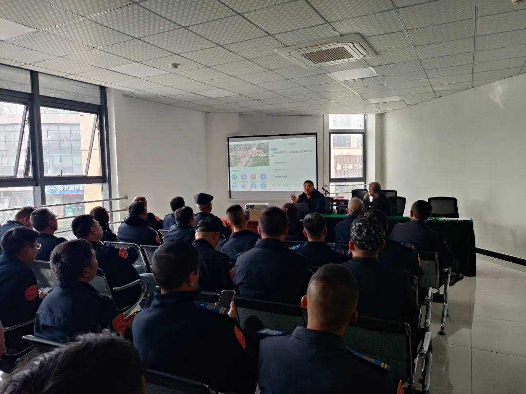 公交集團(tuán)開(kāi)展駕駛員優(yōu)質(zhì)服務(wù)競(jìng)賽培訓(xùn)_乘客_徐圩_應(yīng)急