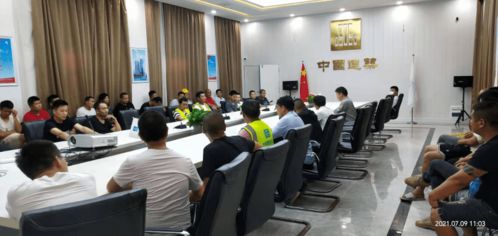 武漢智能網聯汽車測試場開展吊車與挖掘機駕駛員安全培訓